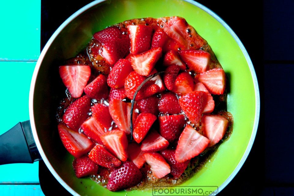 φράουλες στο τηγάνι