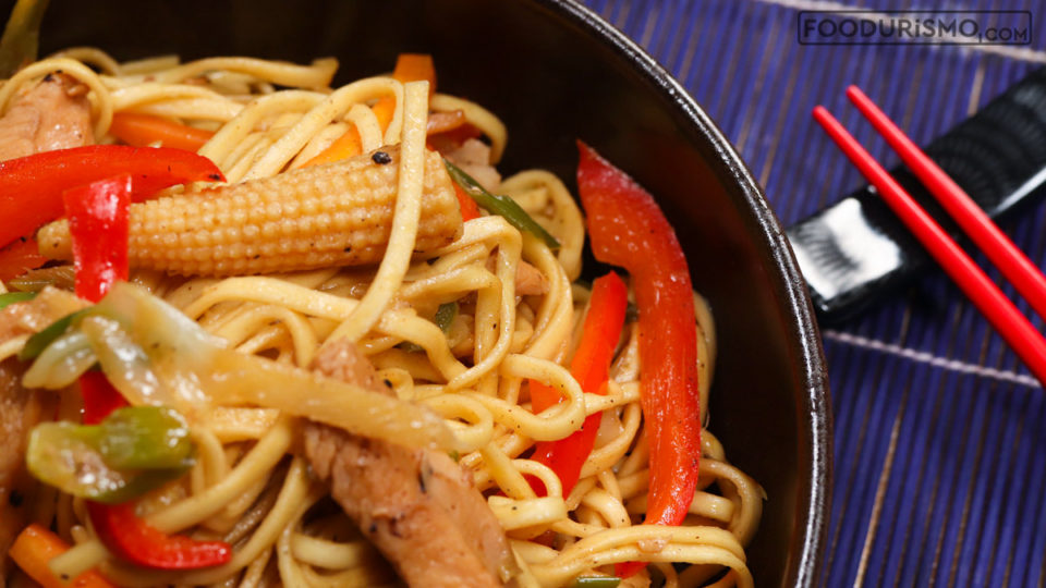 κινέζικο κοτόπουλο κοντινό