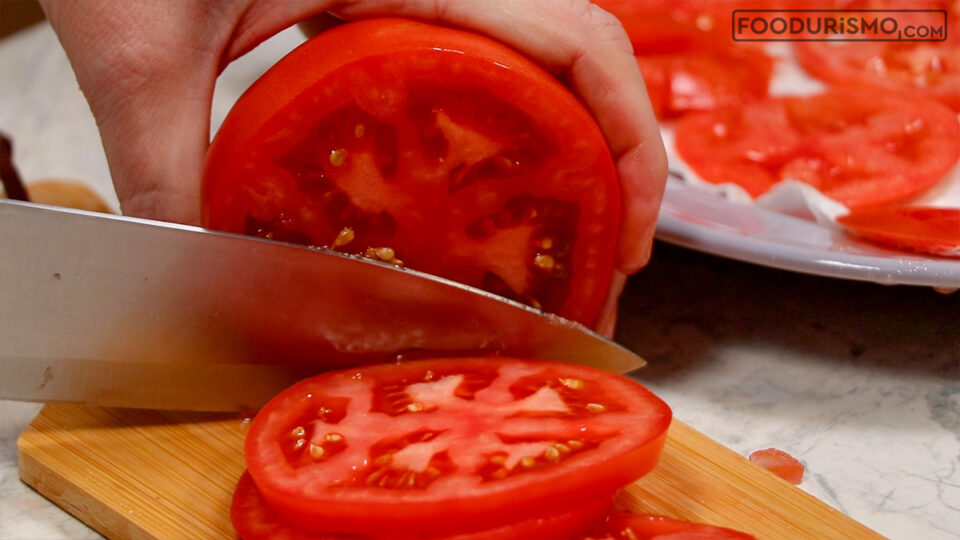 sliced tomato