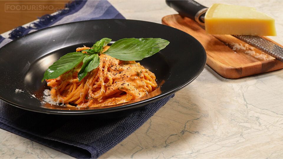 Pasta with cheesy roasted tomato sauce