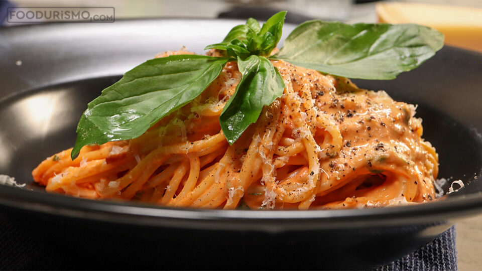 Pasta with cheesy roasted tomato sauce