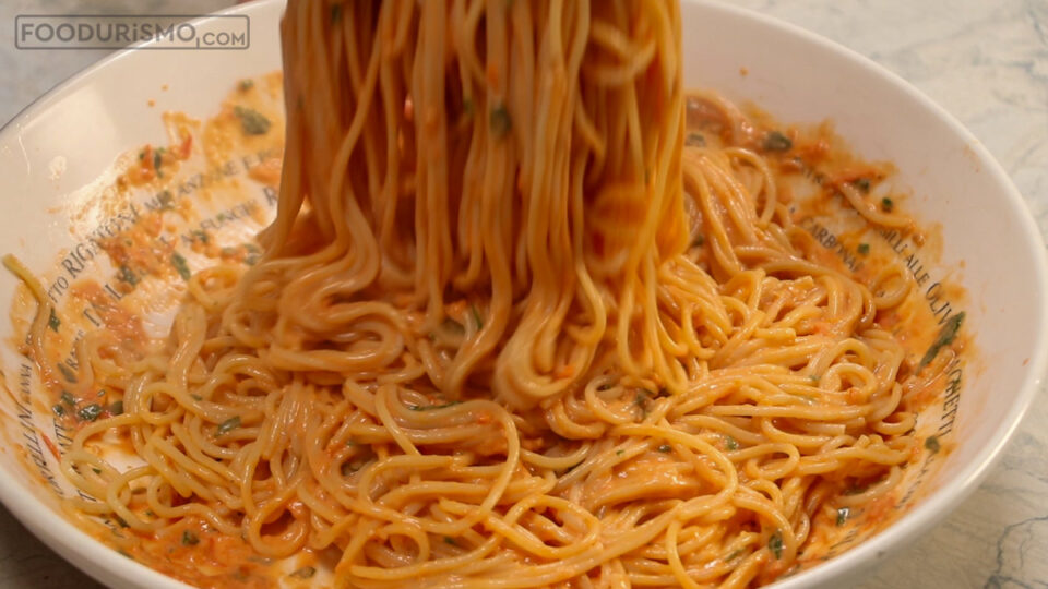 mixing the cream into the pasta