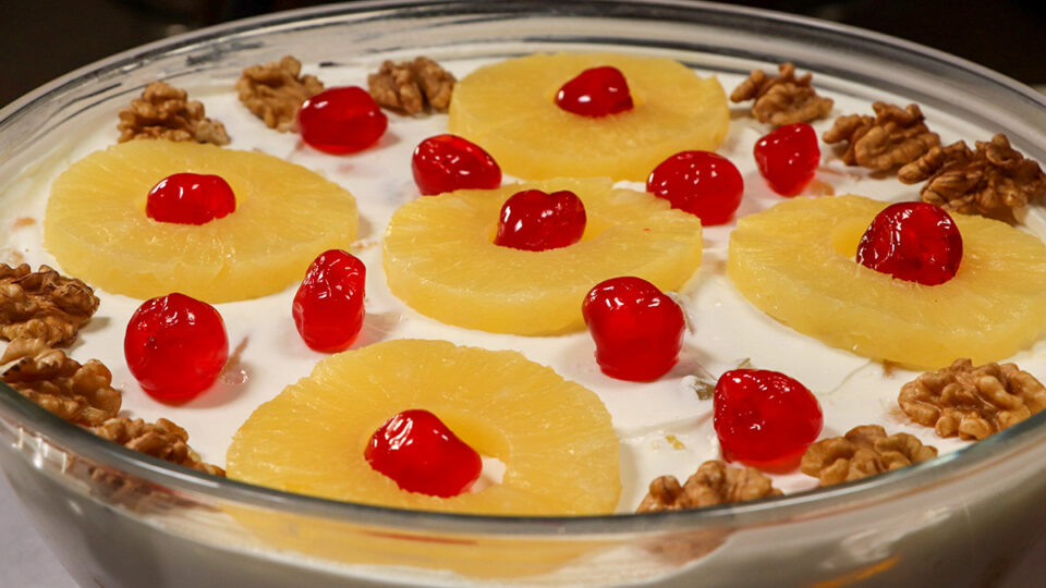 Yogurt dessert with fruit & jelly