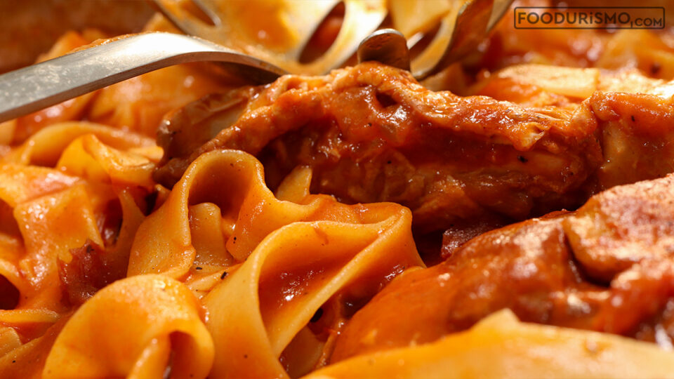 Rooster in tomato sauce with rustic hilopites