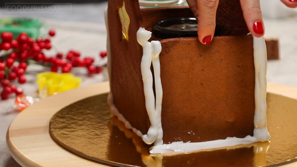 κολλάτε τους τοίχους διαδοχικά