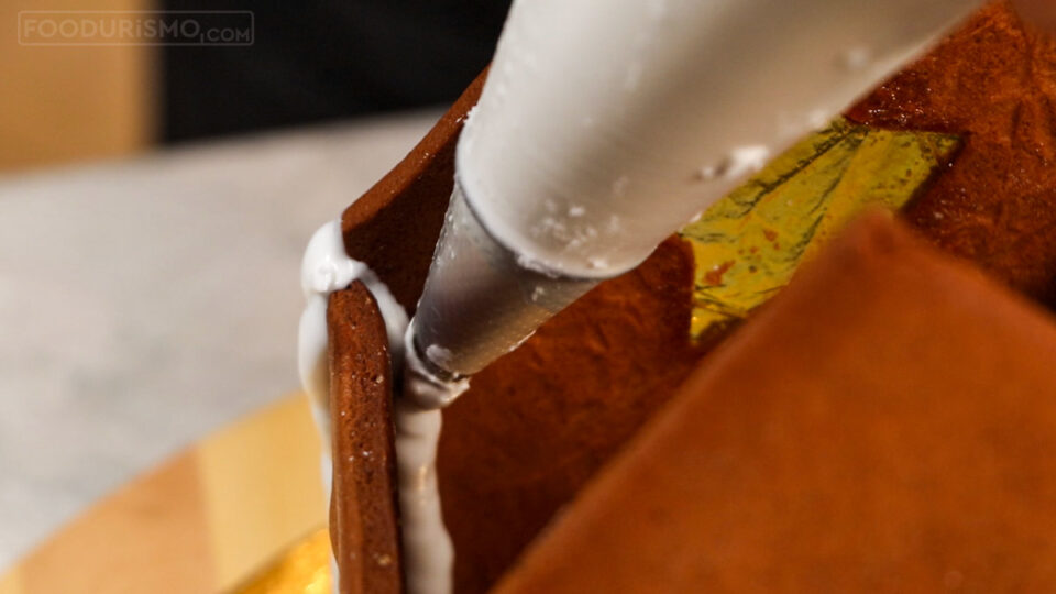 ενισχύετε με επιπλέον γλάσο τις ενώσεις των τοίχων, από τη μέσα πλευρά