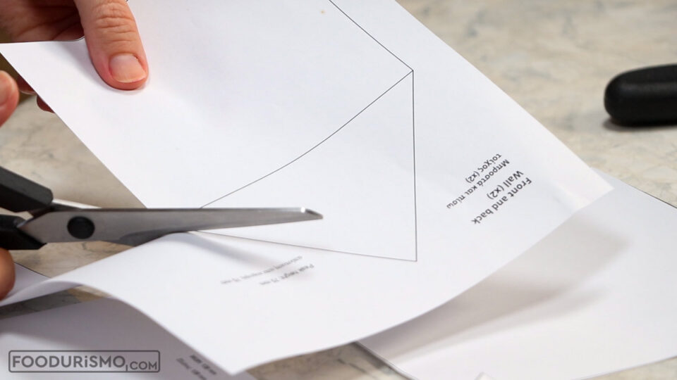 κόβετε με ψαλίδι