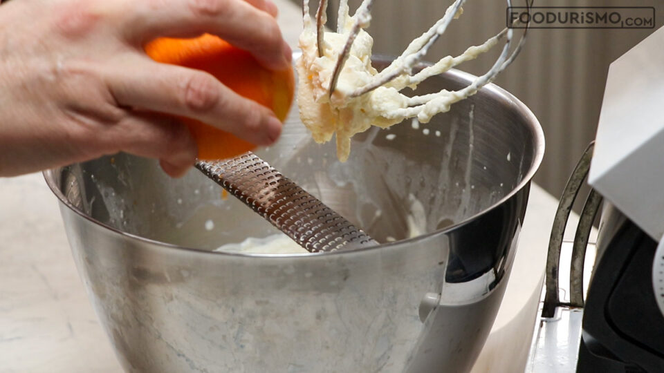 προσθέτουμε ξύσμα πορτοκάλι