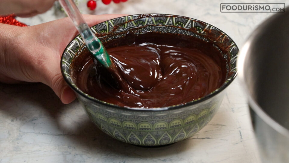 ανακατεύουμε καλά με σπάτουλα