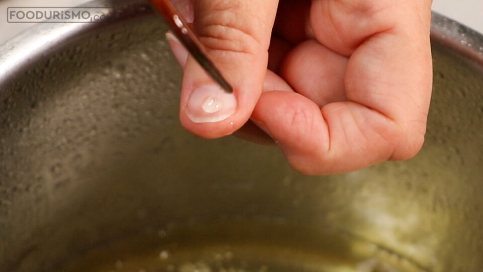 δοκιμή σιροπιού στο νύχι