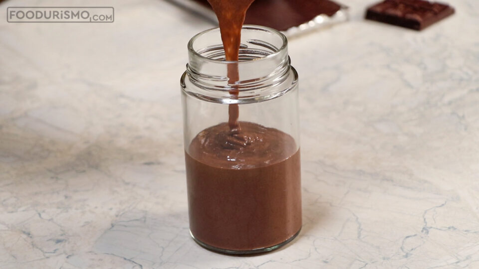 Φυλάμε το άλειμμα σε γυάλινο βάζο